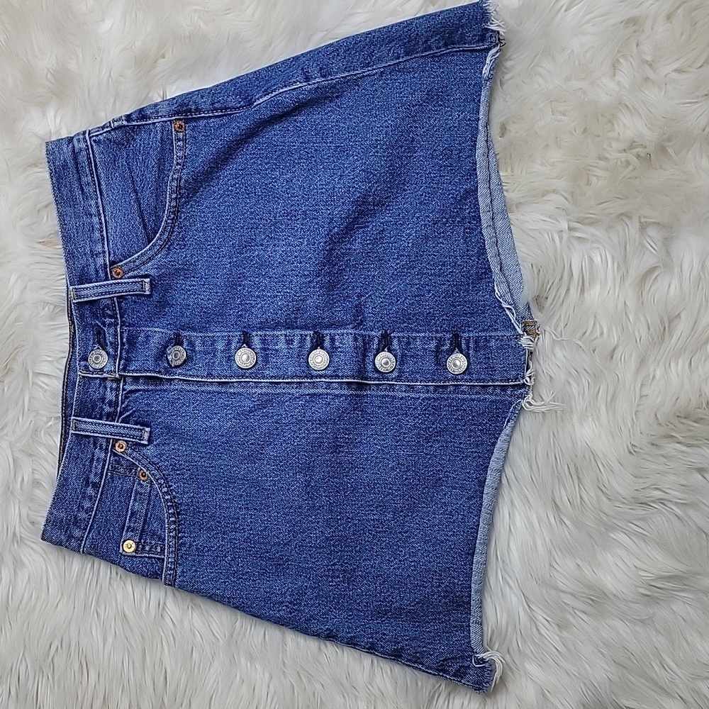 Levis size 25 denim Button Mini skirt